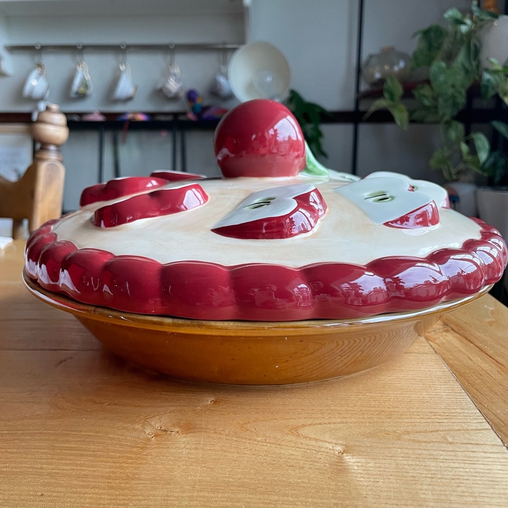 Ceramic Apple Pie Dish with Red Apple Accents